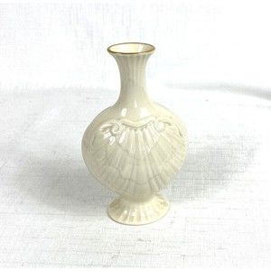 Vintage Lenox Aegean Shell Bud Base Ivory W/ Gold Rim 6.5” Tall Made in America